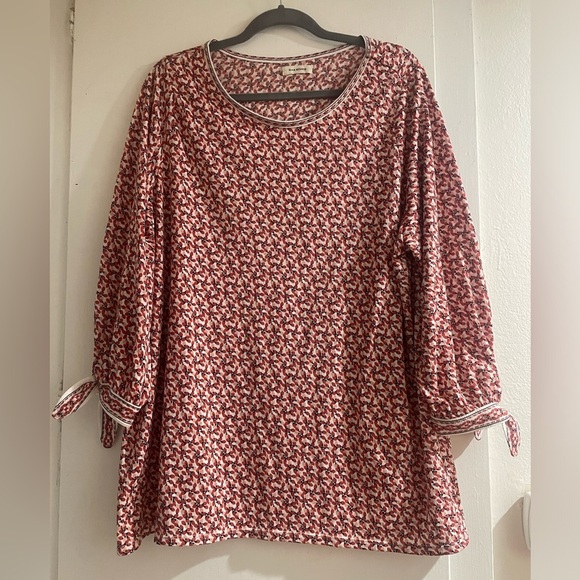 Max Studio 2Xred print blouse with 3/4 tie sleeves. - Picture 1 of 8